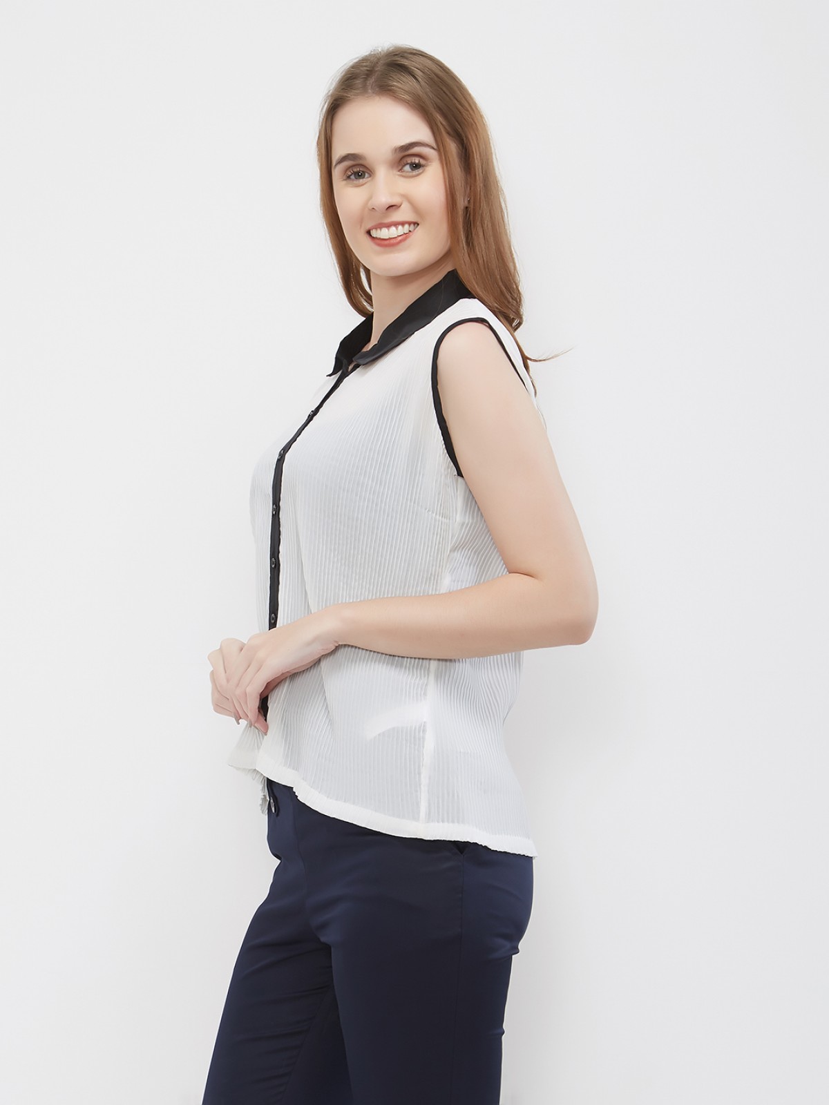 White Convertib Collar Short Sleeveless Shirt