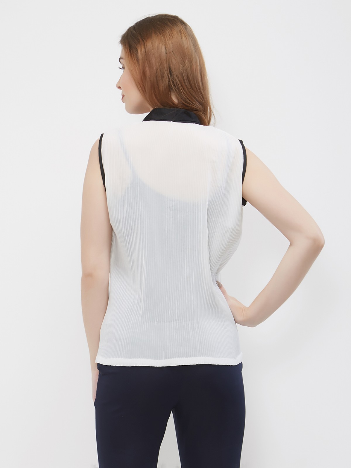 White Convertib Collar Short Sleeveless Shirt